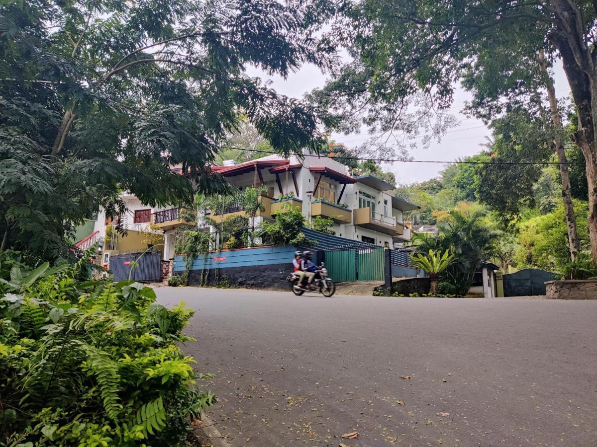 Y&Y Residence كاندي المظهر الخارجي الصورة
